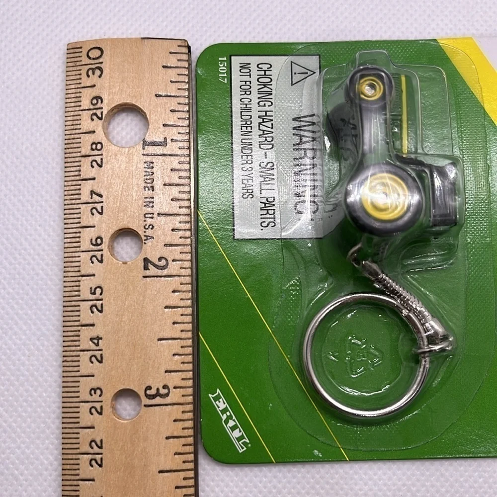 John Deere Tractor Keychain New in Box 1998 Green Ertl